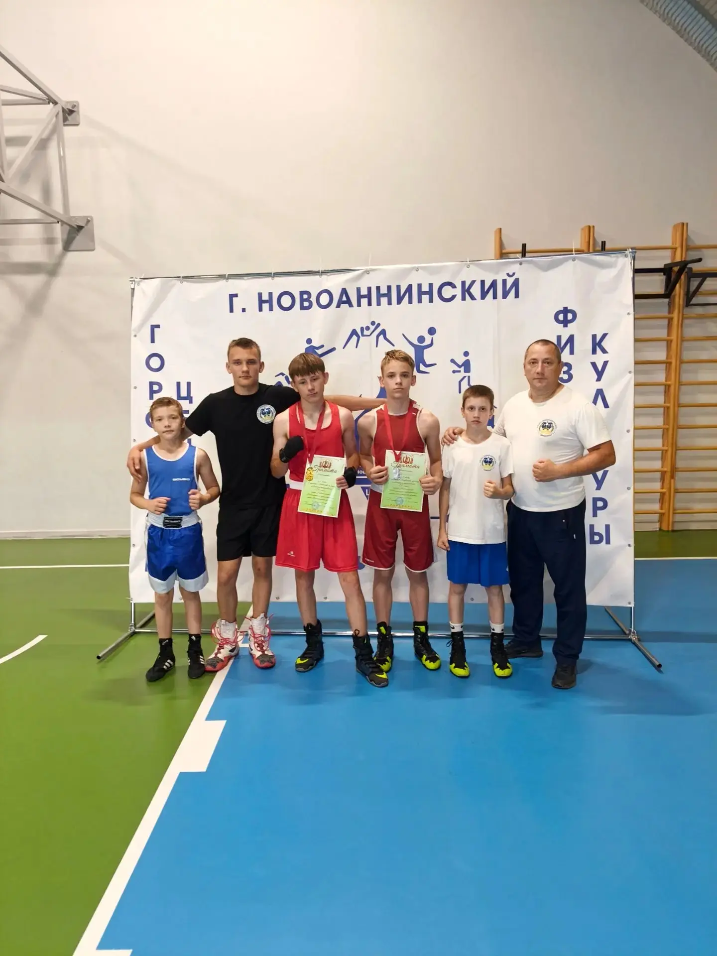 Наши боксеры стали победителями и призерами открытого Первенства г. Новоаннинский


С 13 по 14 июня 