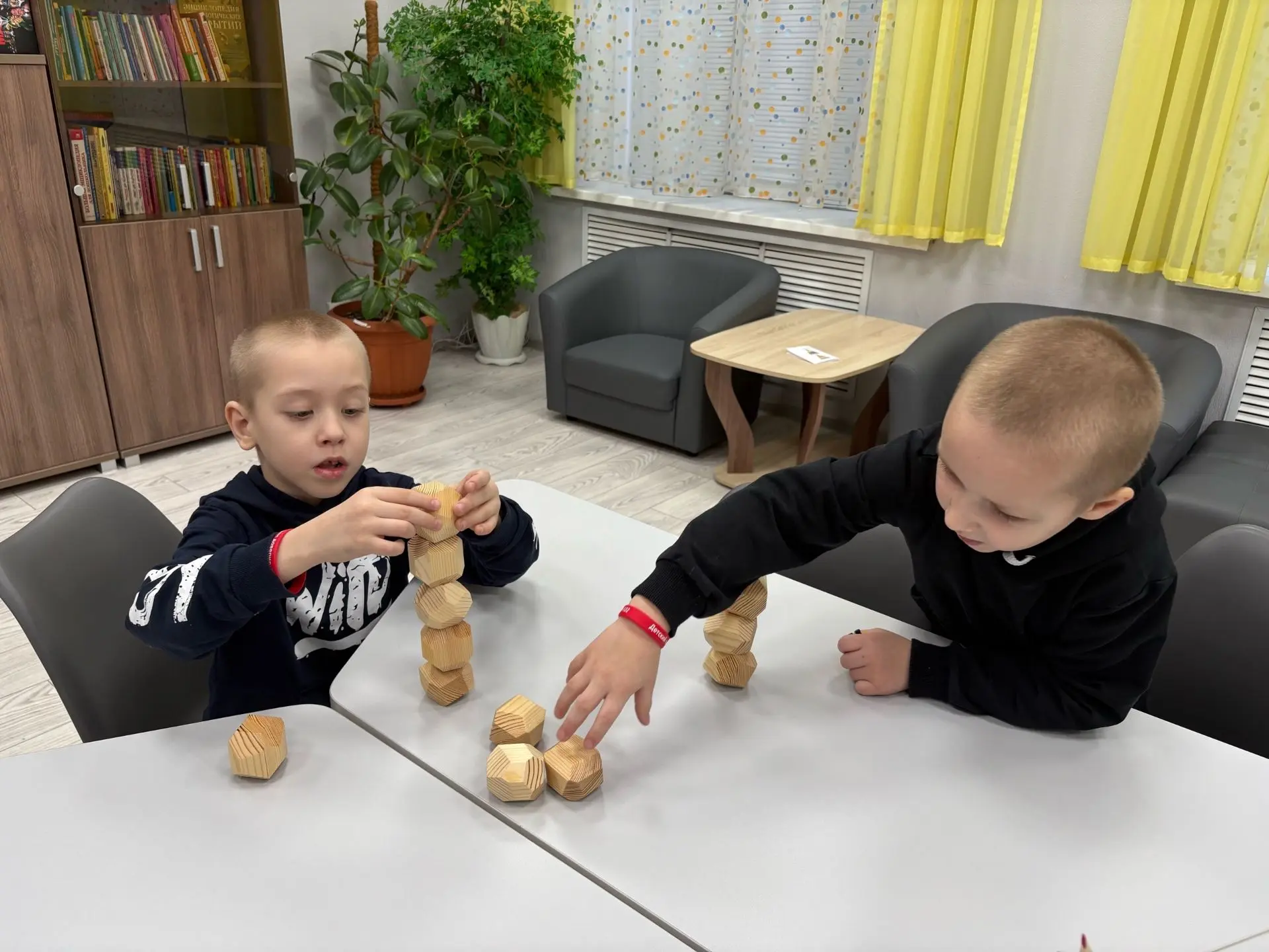 «Умники и умницы»: прокачаем внимание и память! 🧠🔍