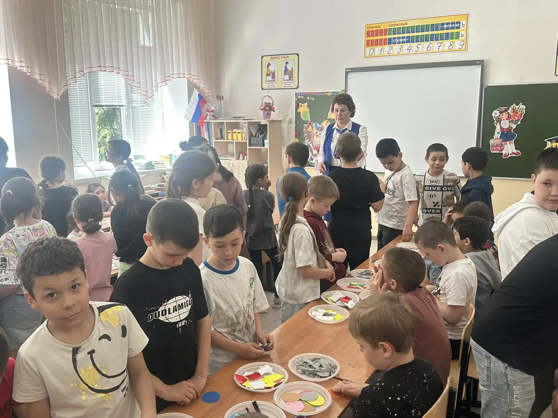В рамках Национального проекта «Молодежь и дети» в пришкольном лагере «Кояшкай» МБОУ татарской гимна