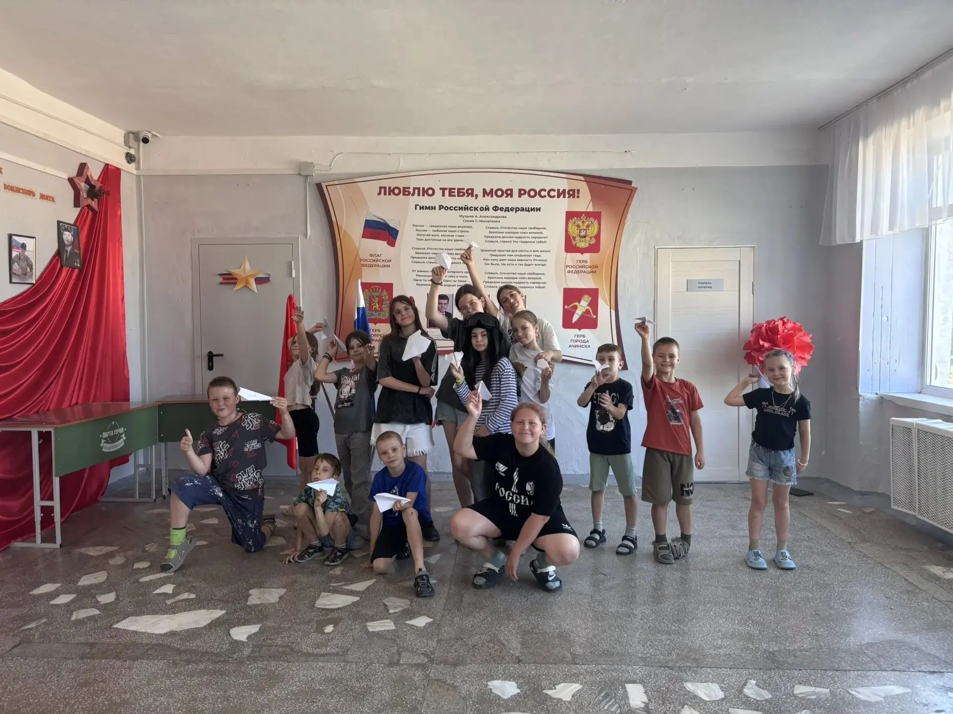 День творчества и авиации: в пришкольном лагере прошёл конкурс талантов
24 июня на школьной площадке