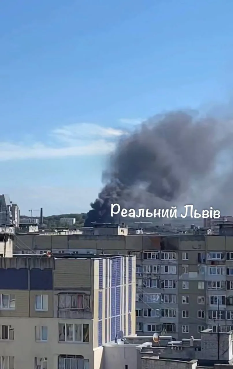 🖥️ Во Львове горит завод «Искра».