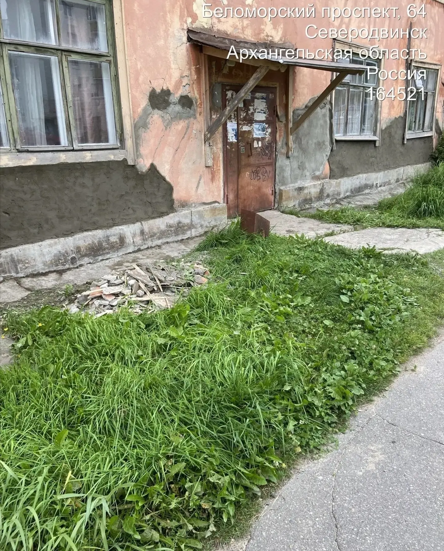 Работниками управляющей организации выполнены работы по восстановлению участка штукатур...