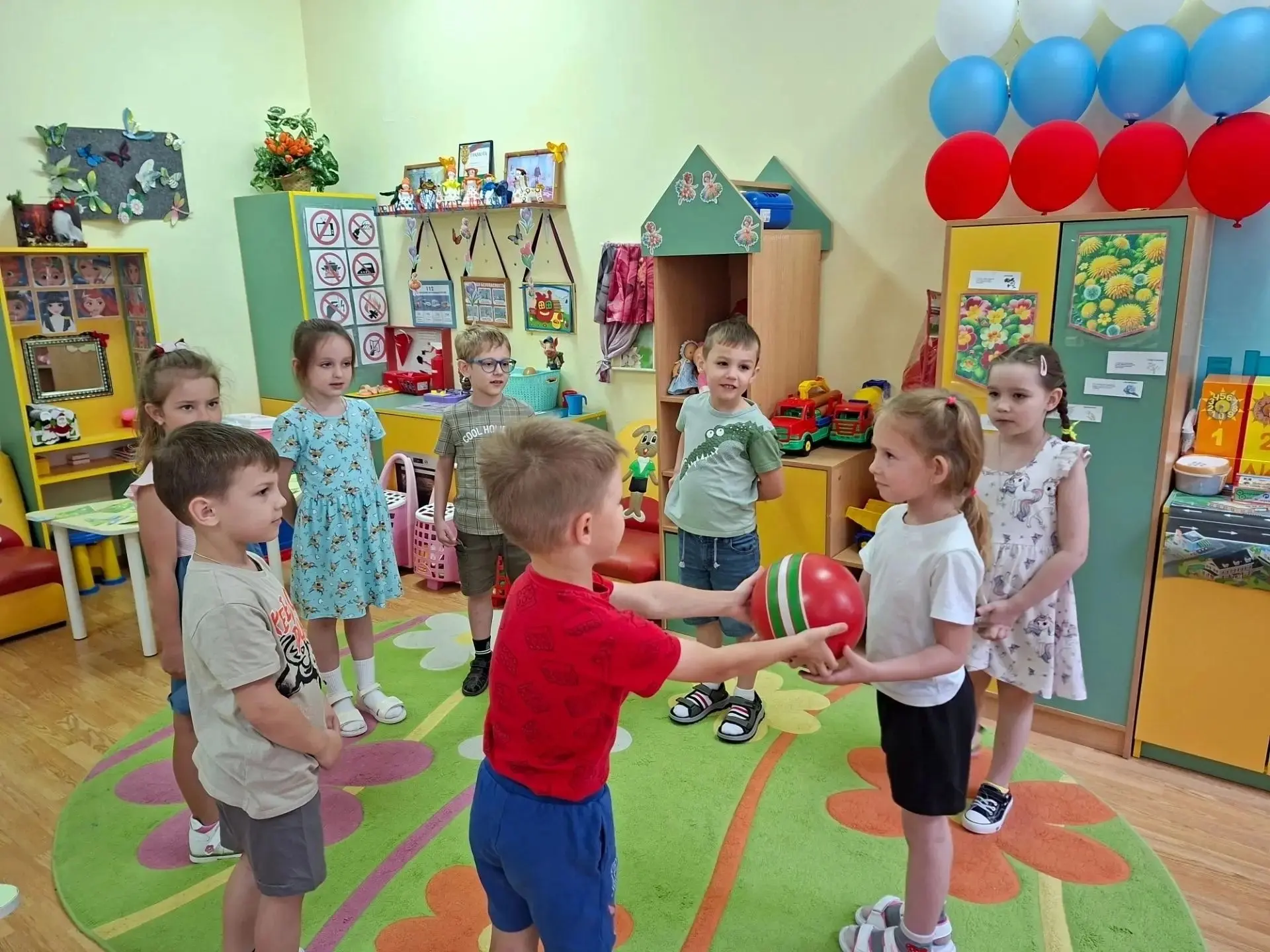 ✨ Волшебство начинается✨
Сегодня в группе №7 прошло незабываемое тематическое мероприятие «Цветик-се
