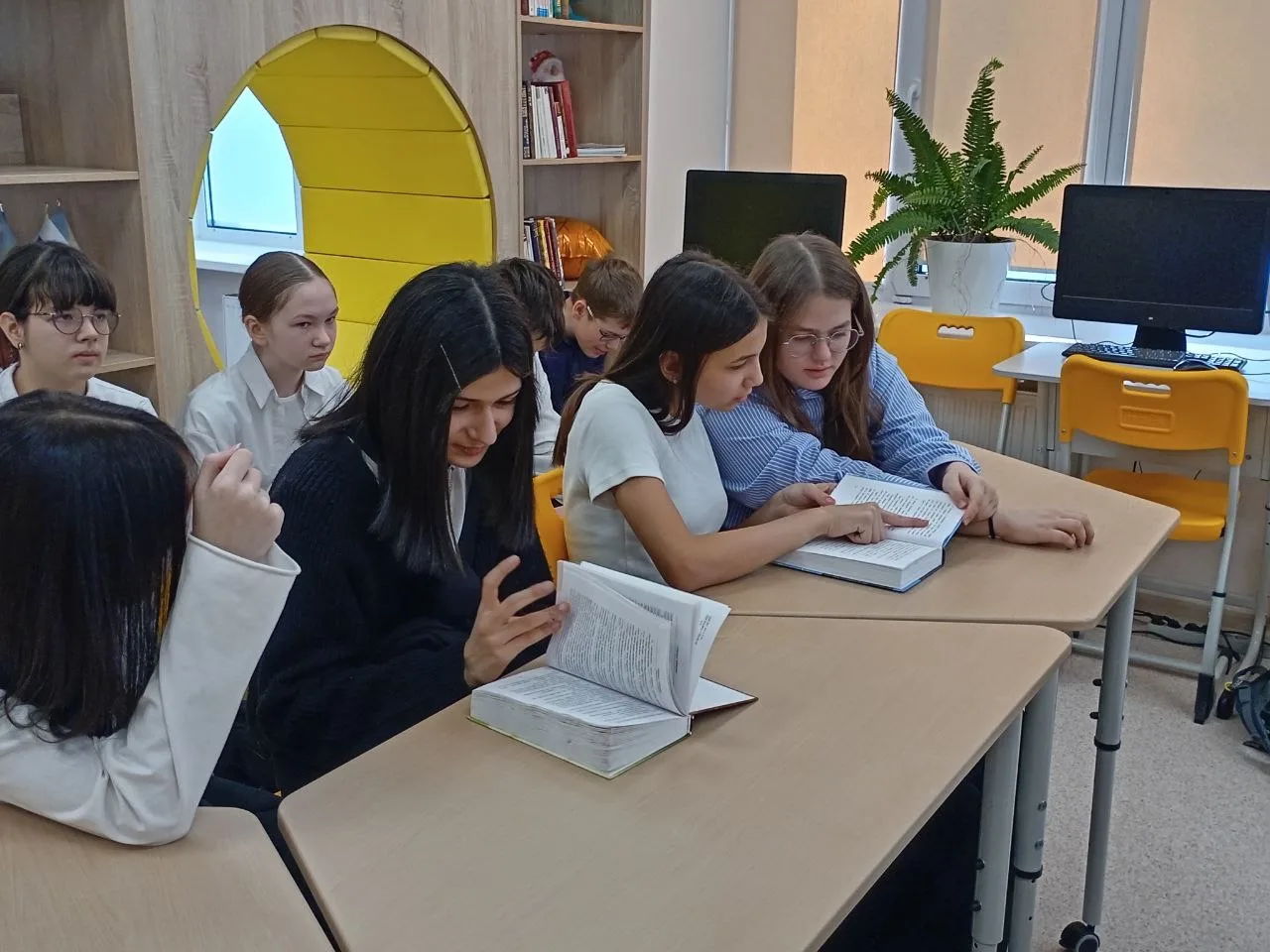В нашей школе прошла добрая акция книгодарения!  В стенах нашей школы недавно состоялось тёплое и зн