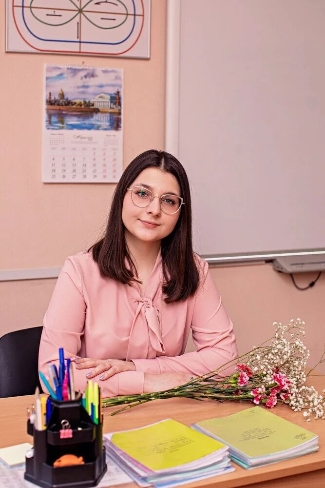 В День учителя продолжаем рассказывать о педагогах Кронштадта, которые своим профессион...
