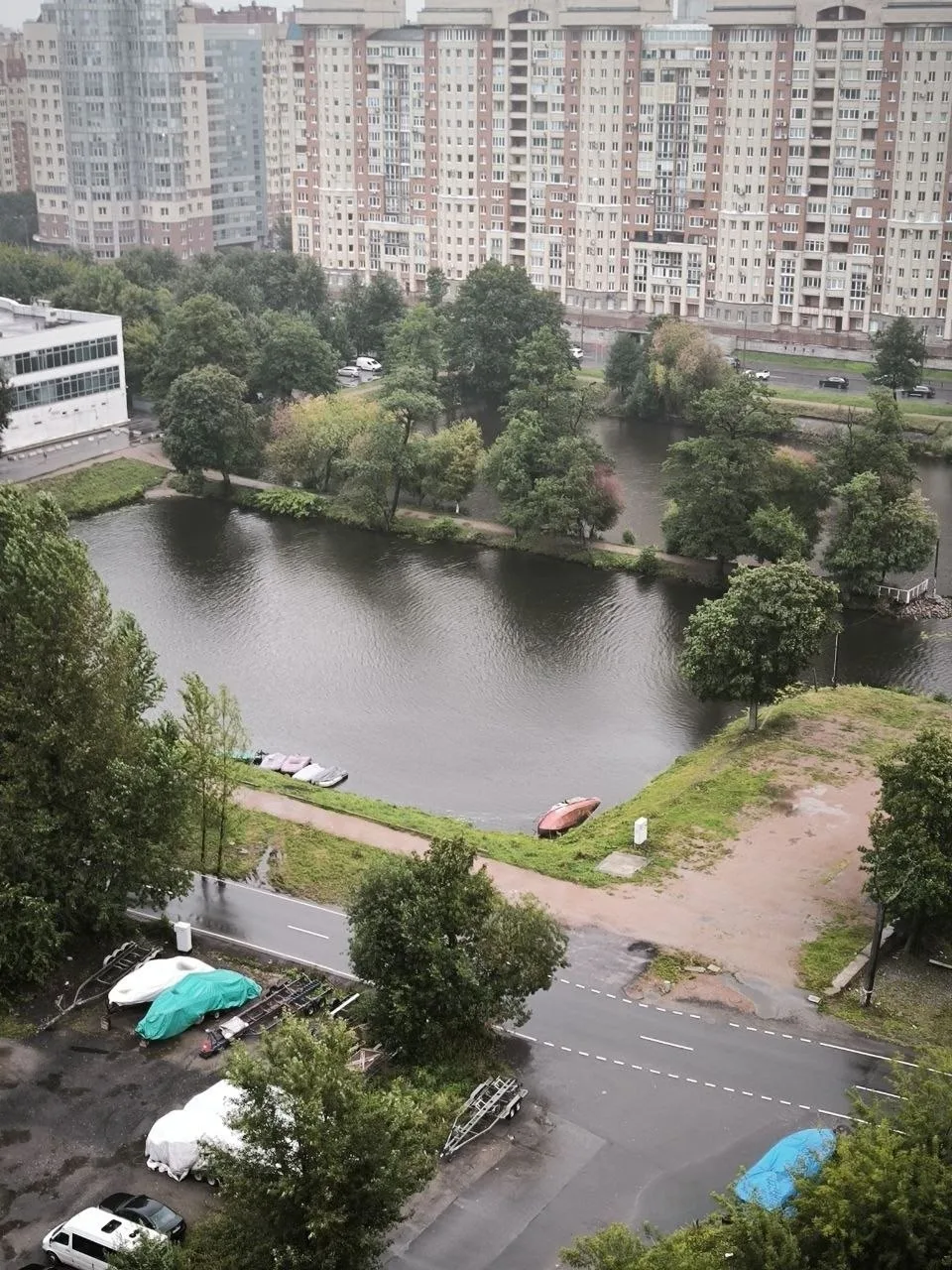 ⚠ Моторное масло вытекает в акваторию