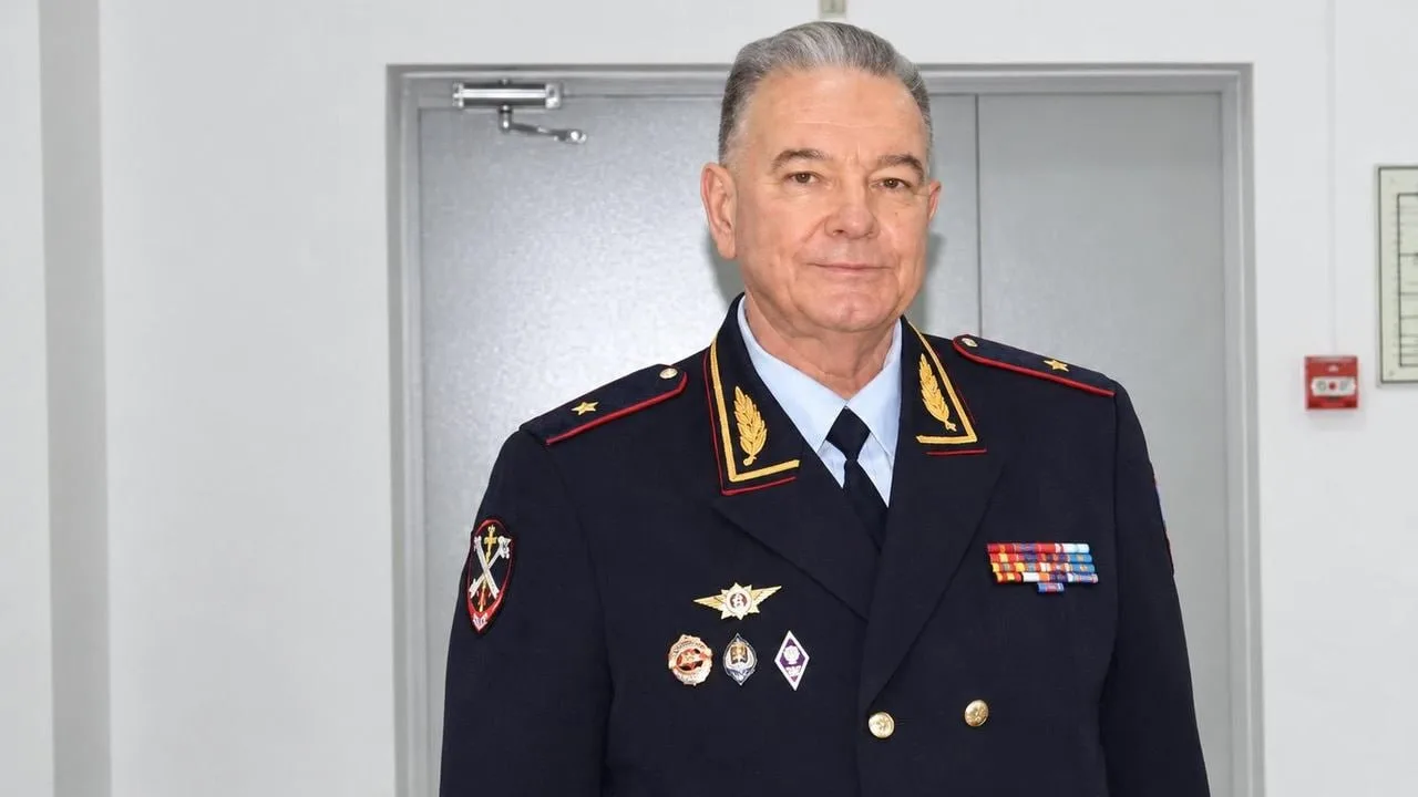 Генерал-майора Сергея Малькова отправили в СИЗО по делу о хищении ведомственного бензин...