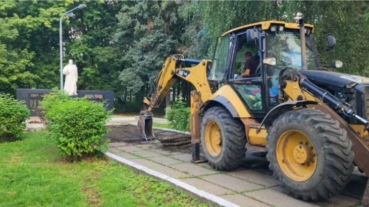 Обновление сквера на ул. Крюкова началось после победы в федеральном голосовании. Демон...
