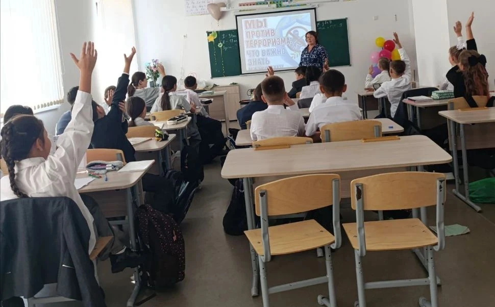 Сегодня в нашей школе прошли мероприятия, посвященные Дню солидарности в борьбе с терро...