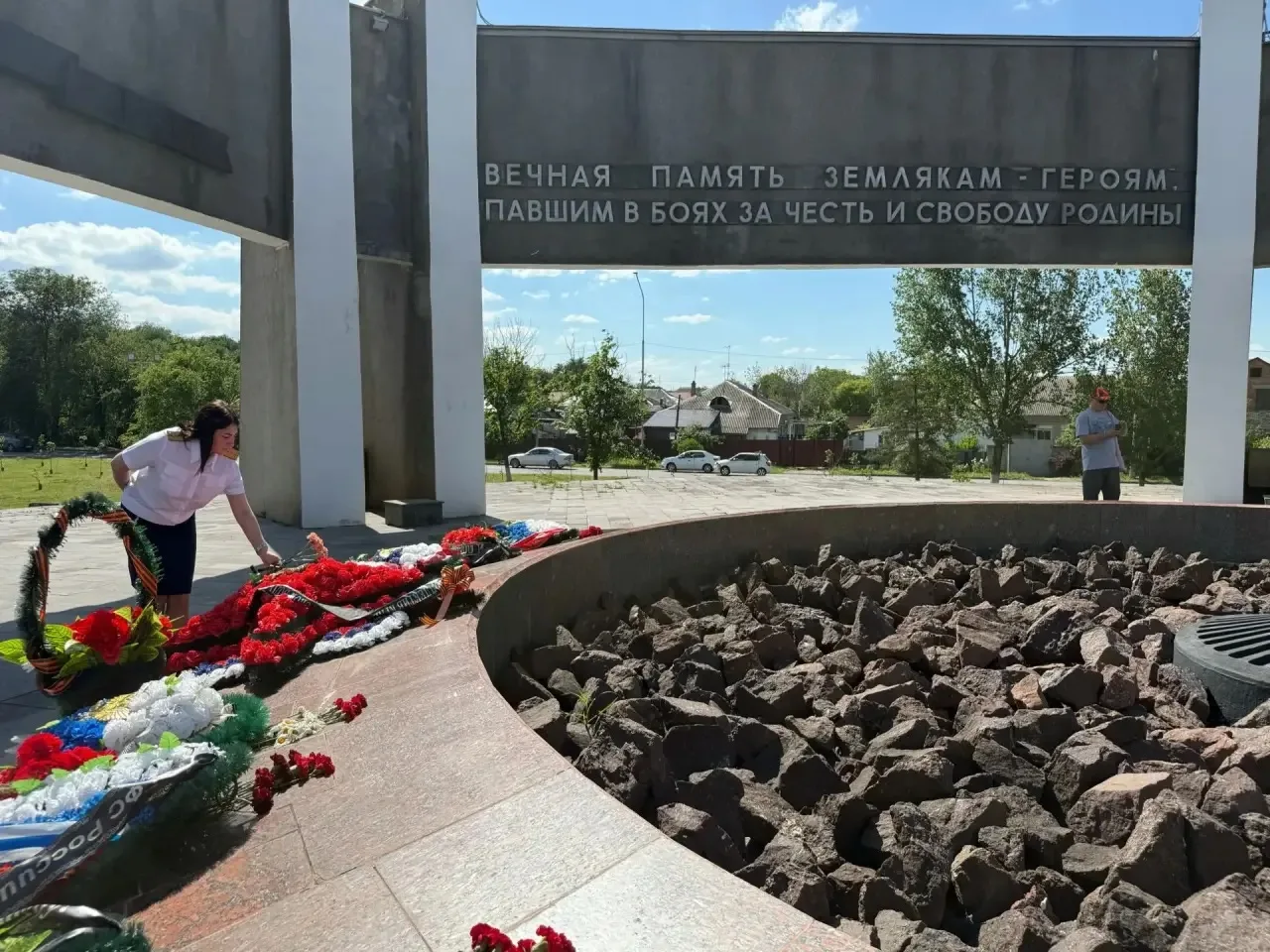 🎖️Представители Западного МСУТ СК России почтили память героев Великой Отечественной войны

🕯️В Де