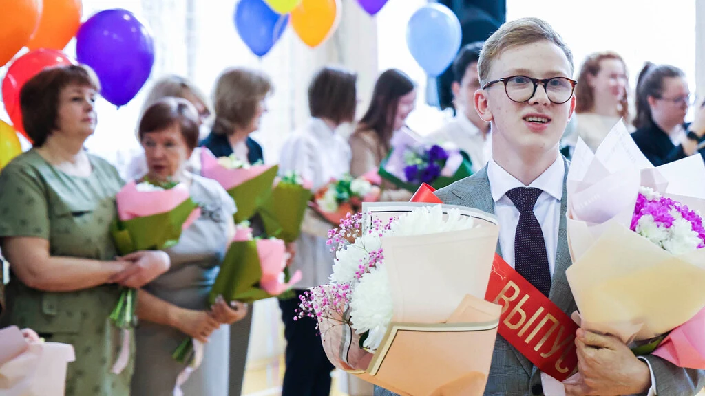 Минпросвещения РФ: стоимость подарка учителю не должна превышать 3000 рублей  Министерство просвещен