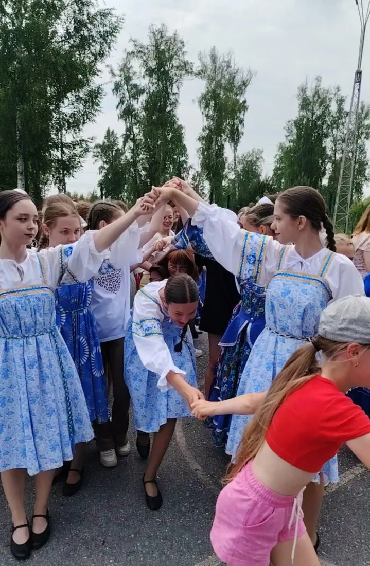 🇷🇺 Танцуем всей страной: как «Этнотека» объединила Кузбасс в День России

В рамках Года единства Р