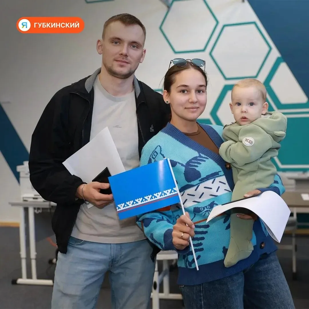 🇷🇺Избирательные участки в Губкинском открылись два часа назад, а уже выстроились очер...