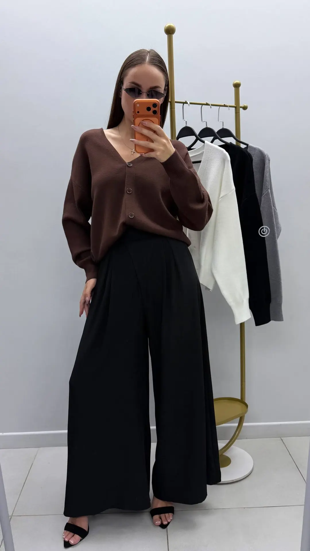 [кардиган]
.-1299₽ | one size 

colors: 4

[брюки]
.-1699₽ | s.m.l

[очки]
.-299₽❗️