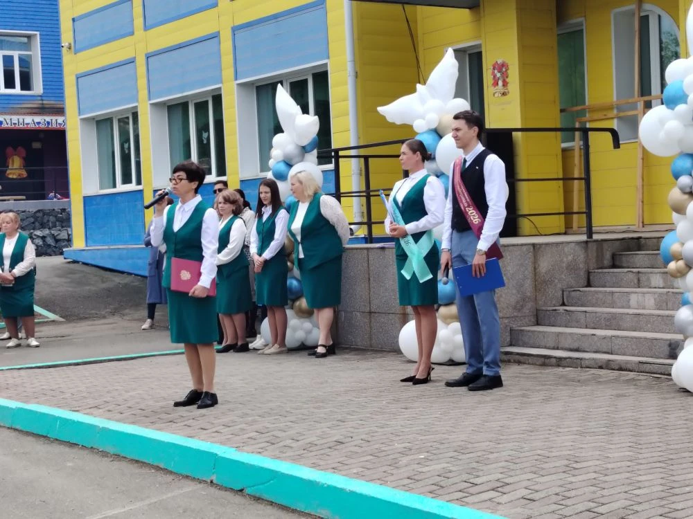 ОН ВСЕГДА РАДОСТНЫЙ, ВОЛНУЮЩИЙ И НЕМНОГО ГРУСТНЫЙ _ПОСЛЕДНИЙ ЗВОНОК 💫🔔   🎉🔔 В Гимназии состоялась то