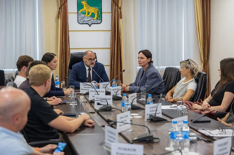 ✅Во Владивостоке обсудили запуск акселератора «Дизайн – производство».