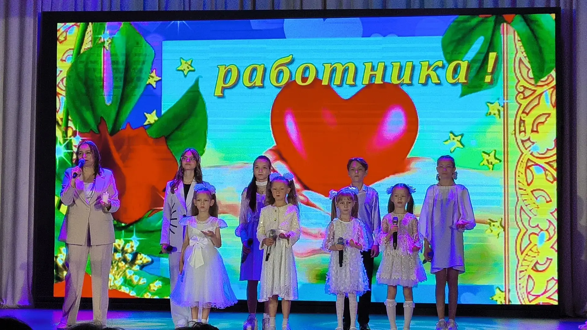Накануне Дня социального работника в Районном культурном центре поздравили работников с...