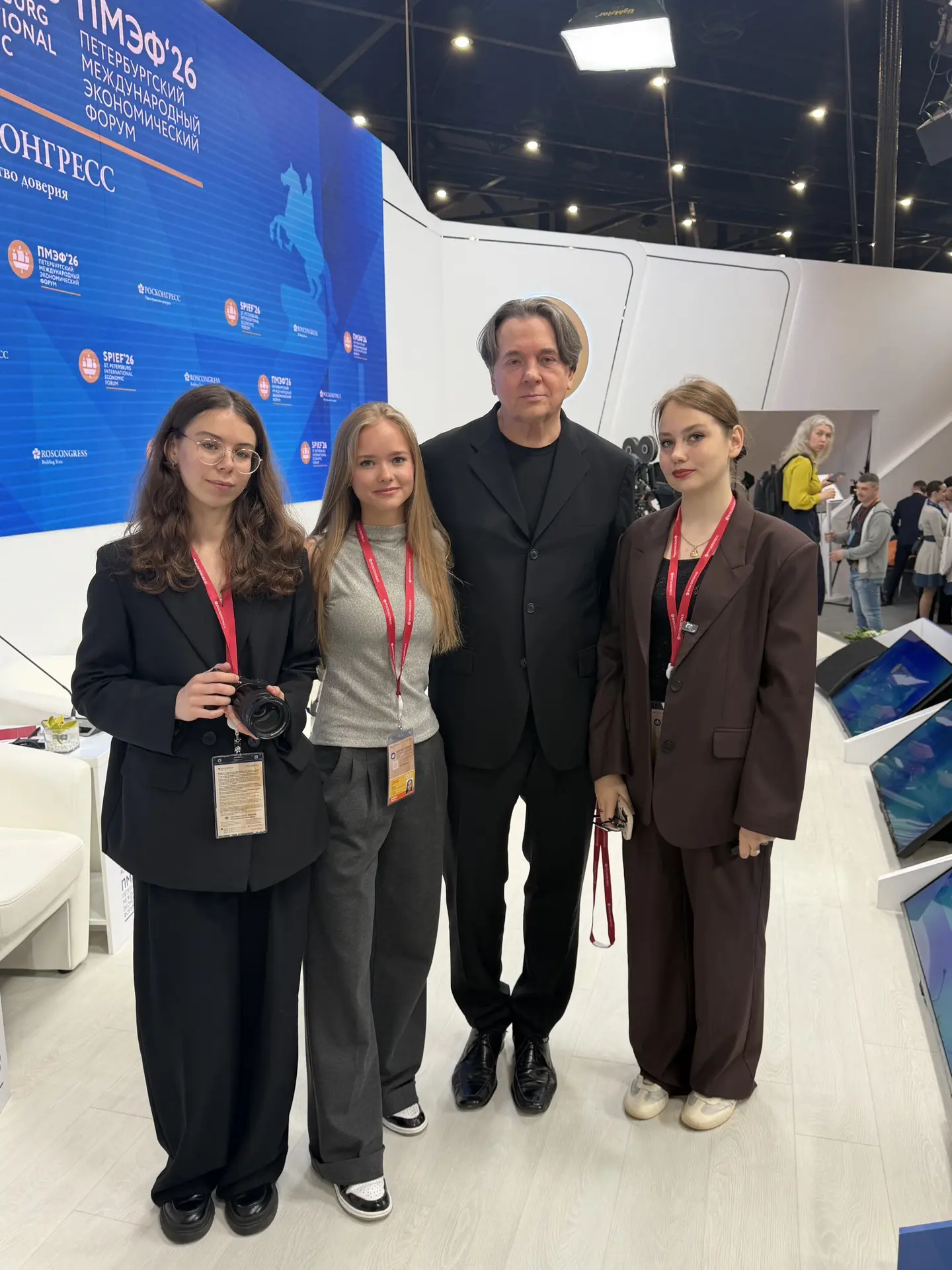 ⭐️Памятная фотография студентов СМЦ Минобрнауки РФ с генеральным директором АО «Первый ...