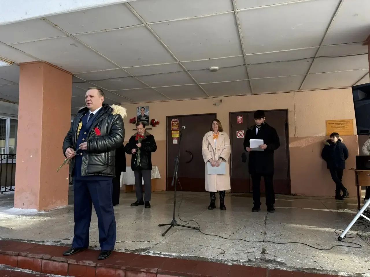 Память сильнее времени 🕯  11 марта в школе №8 города Костромы прошла торжественная линейка, посвящен