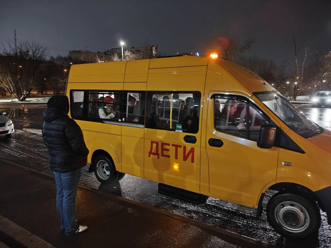 Сегодня была почти бессонная ночь — провожала Катю в Москву, она поехала с делегацией д...