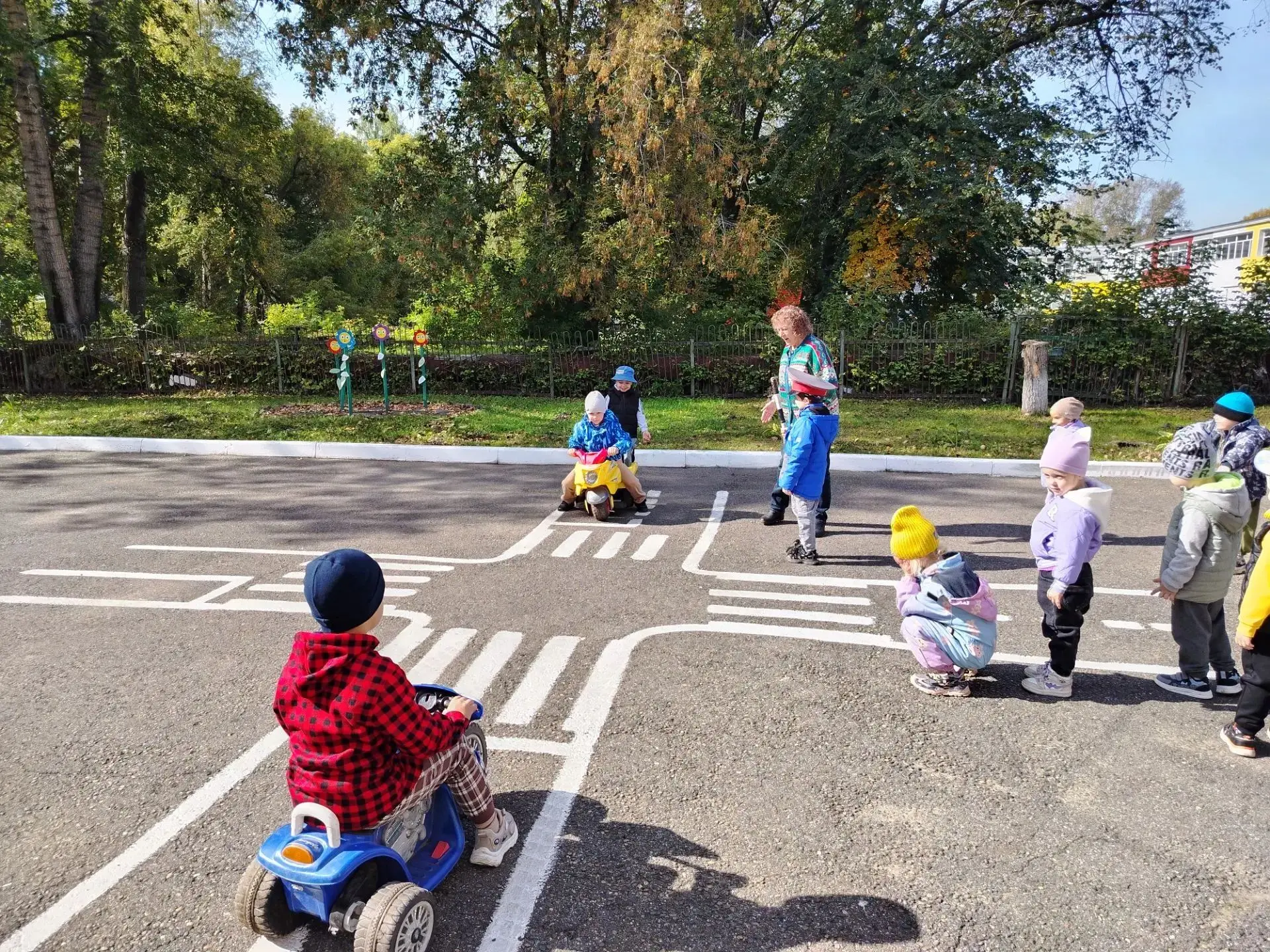 Безопасность на дороге — с малых лет! 🚦🚸