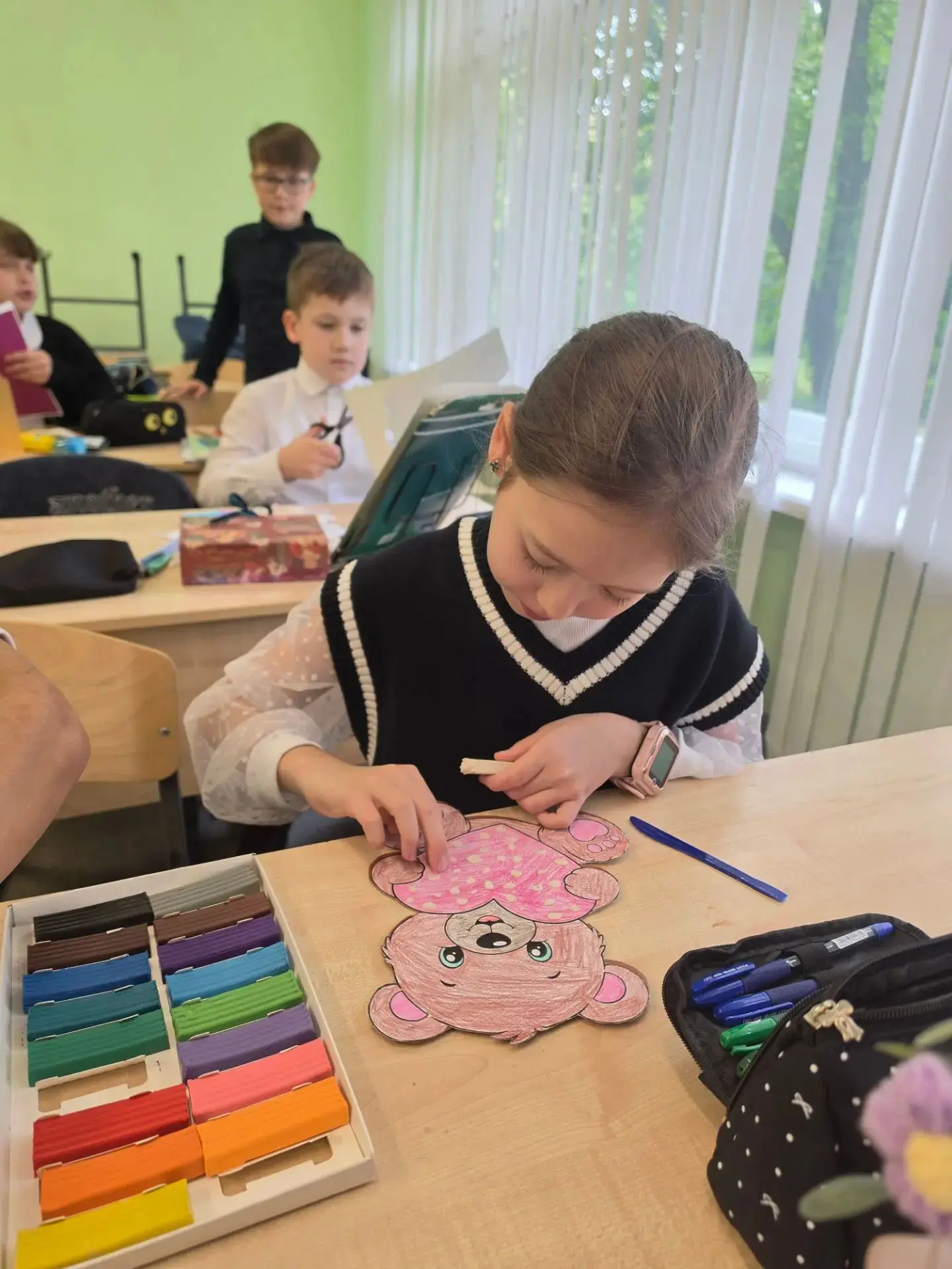 🧸 Ко Дню плюшевого мишки ученики 4 «Д» и 4 «Ж» классов смастерили замечательные поделки!