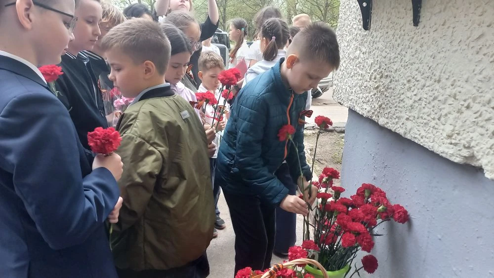 🕊 Память жива, пока мы помним.  5 мая ученики 3 «Г» и 6 «В» классов лицея № 4 почтили память Горлова