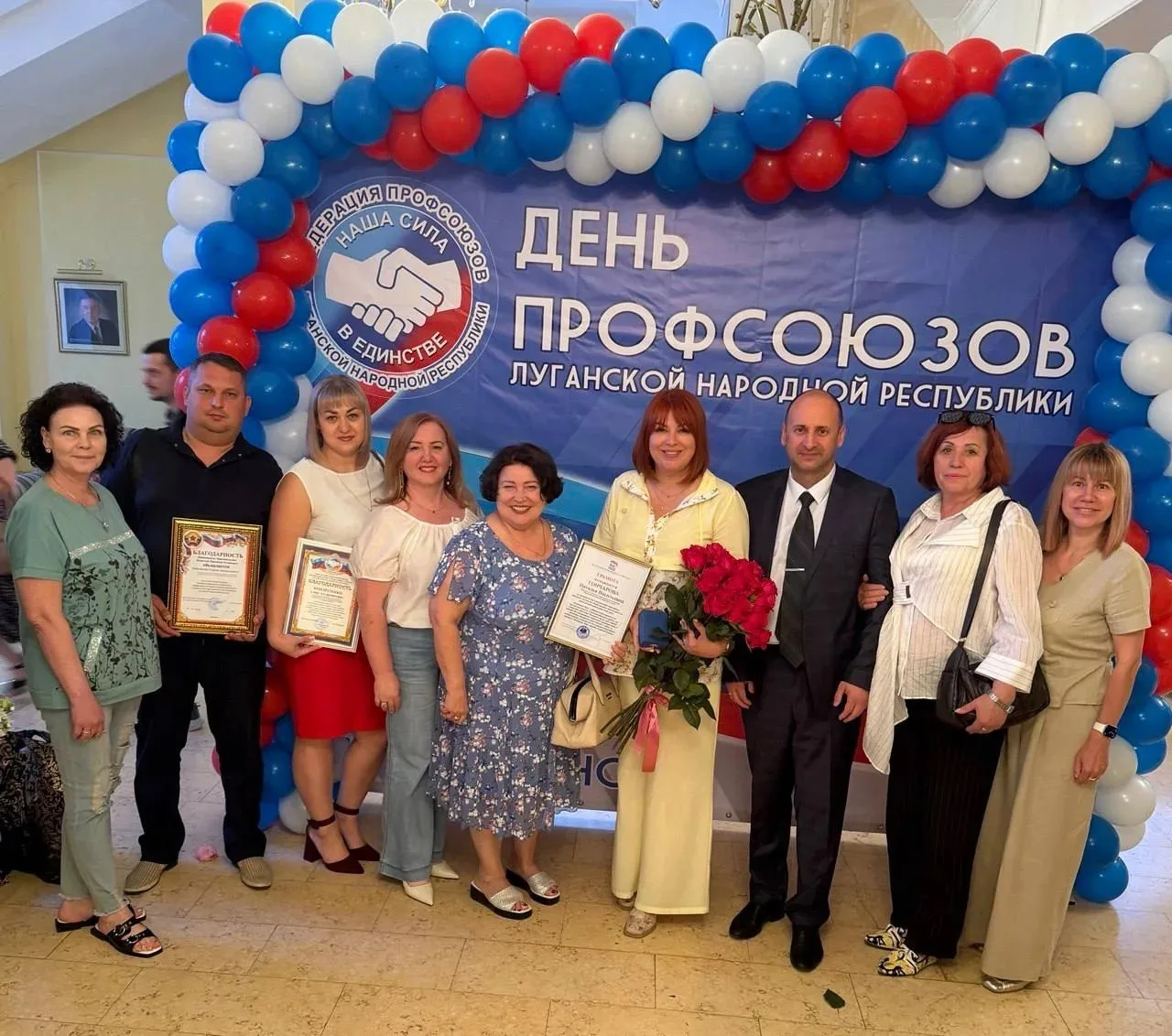 💐Тепло сердец и единство профессий: в Луганской филармонии с любовью чествовали профак...