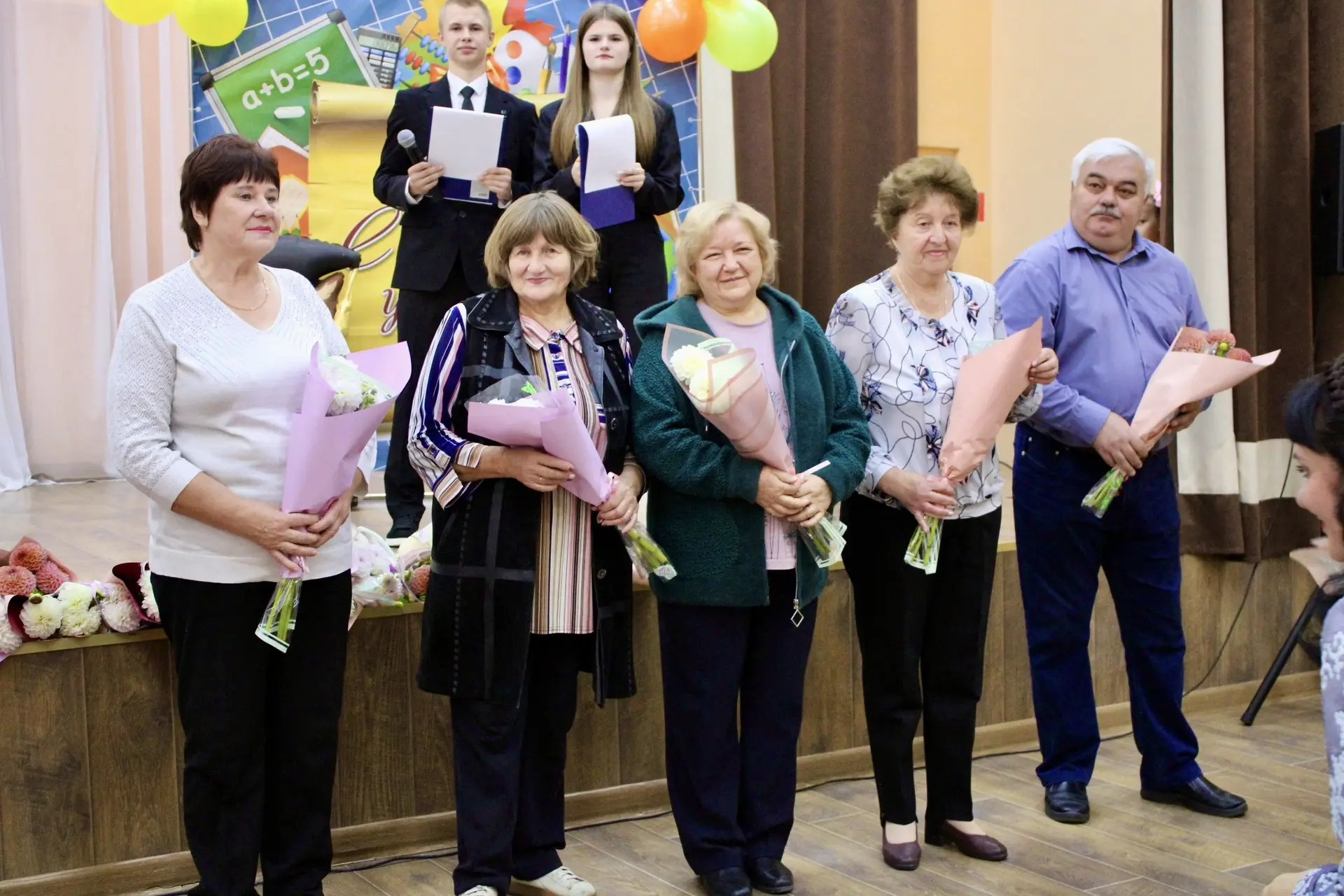 🎓 Тёплая встреча в честь Дня учителя: поговорили с теми, кто закладывал традиции нашей...