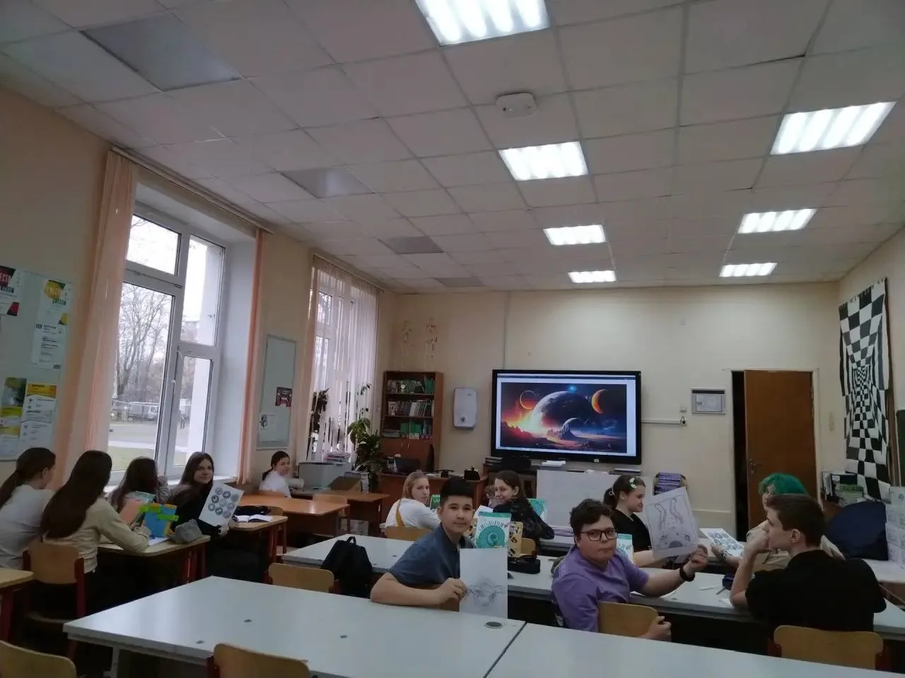 День космонавтики! ☄️  Вы думаете, День космонавтики — это только про историю? А вот и нет! Целую не