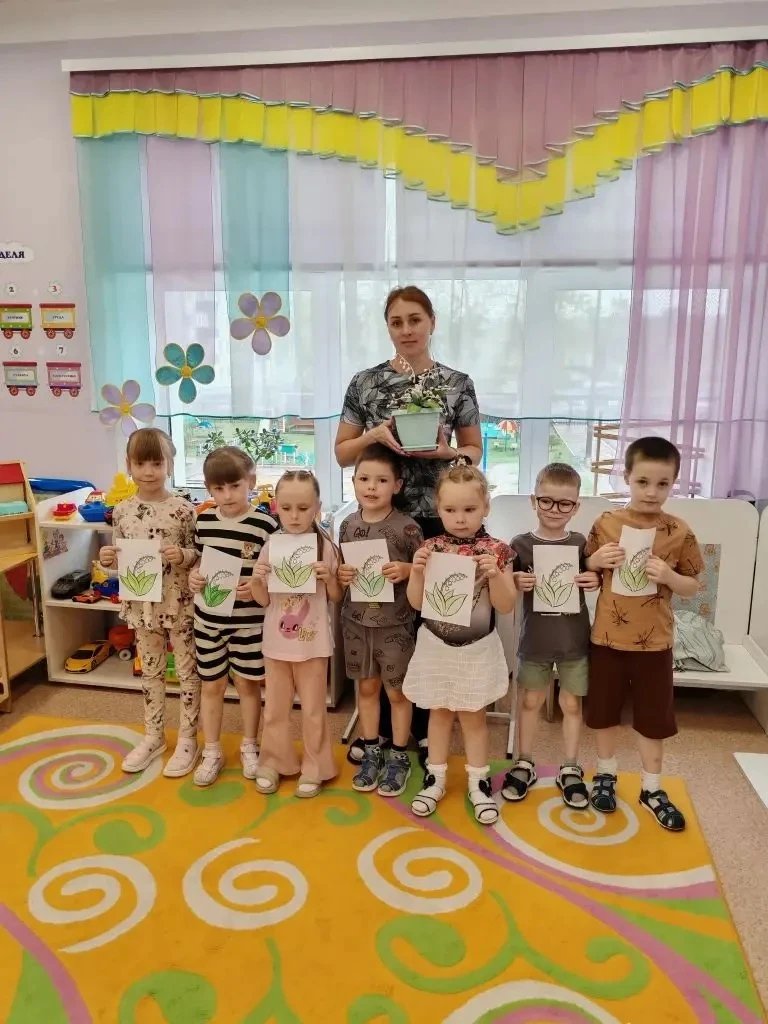 19 мая — «День ландыша»
Этот прелестный цветок по праву считается настоящим чудом природы! Сегодня р