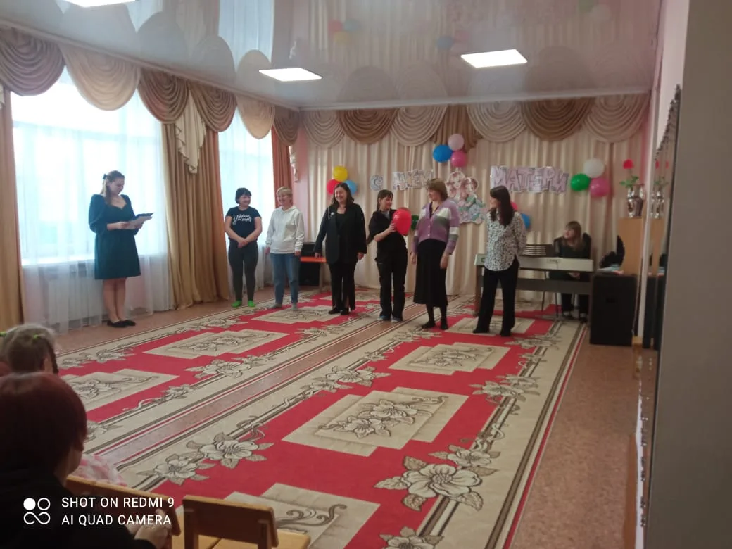 Ежегодно в России, в последнее воскресенье ноября, отмечается день матери. 
В преддверии самого свет