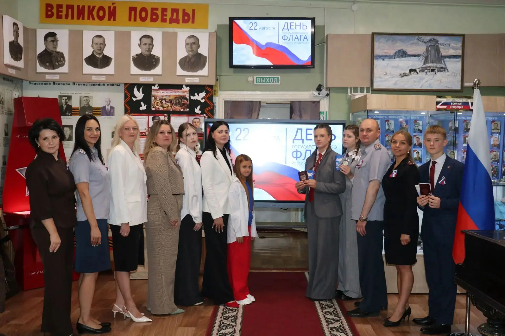В преддверии Дня Государственного флага России в Стародубском краеведческом музее прошл...