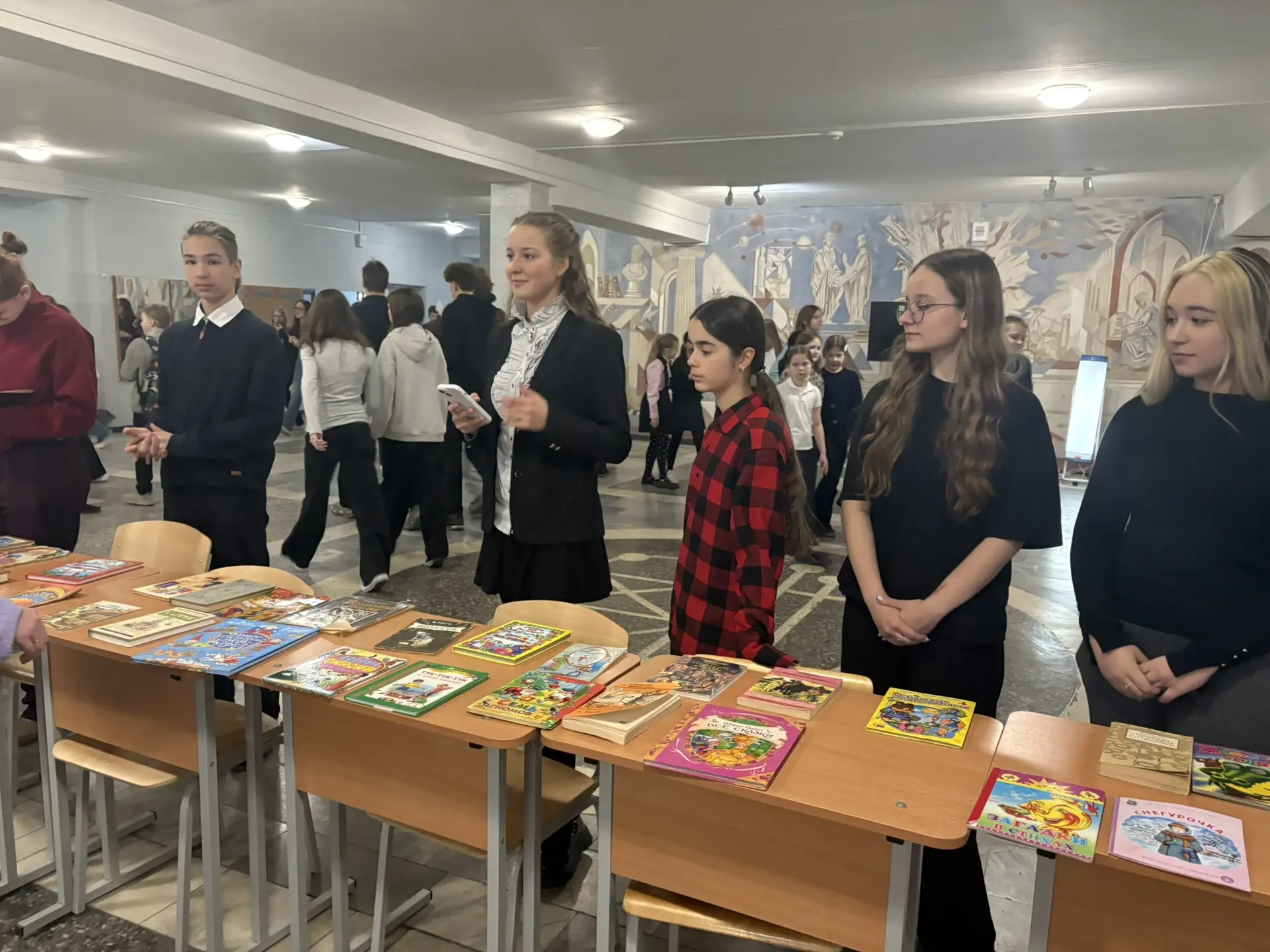 В Псковском педагогическом комплексе прошел День книгодарения.  С 14 февраля 2012 года отмечается од