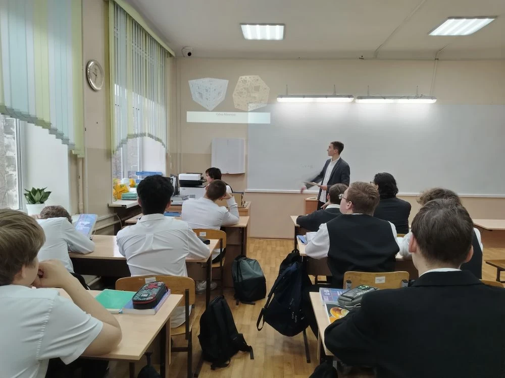 🎉 Неделя математики продолжается! 🎊  В наших 10-х классах состоялись яркие и познавательные события!