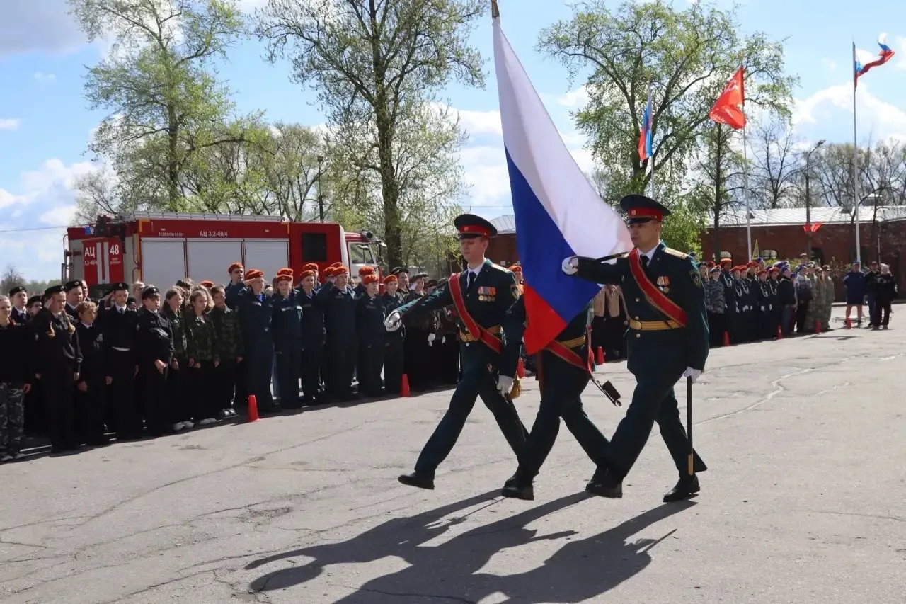 🗓 5 мая у КДЦ «Ижорский» прошла торжественная линейка, посвященная Году единства народов России и ст