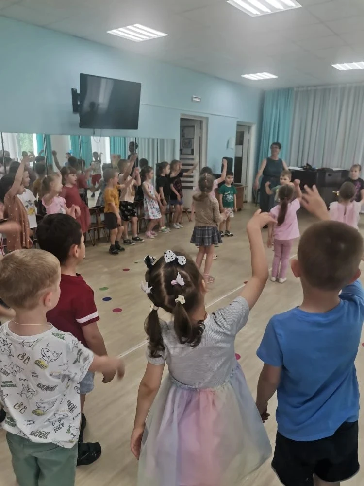Татьяна Николаевна сегодня пригласила старшие группы в увлекательное «Путешествие по островам детств