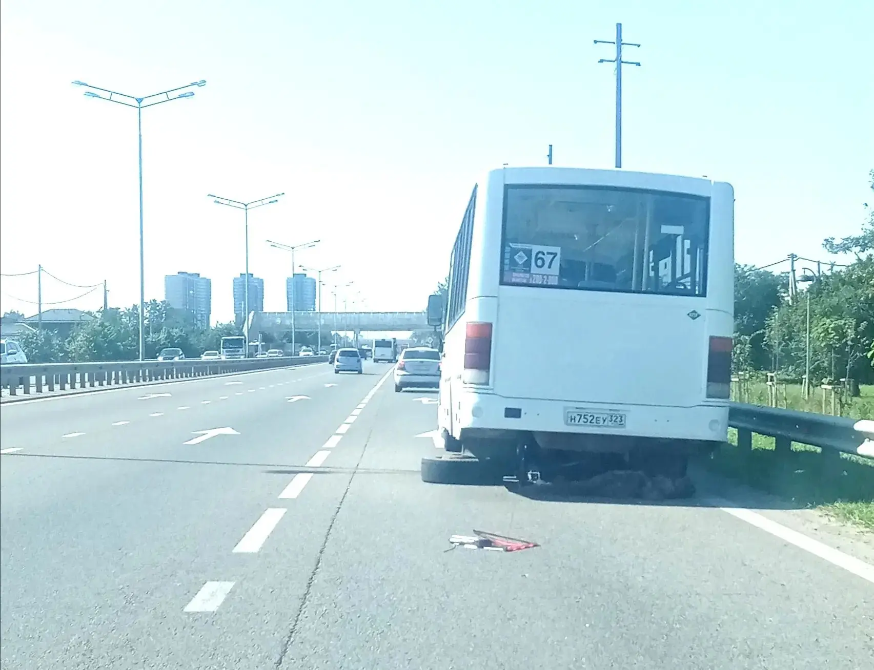 Ещё один автобус СТК стоит как минимум  с 13:00 вчерашнего дня то ли в ожидании,  то ли...