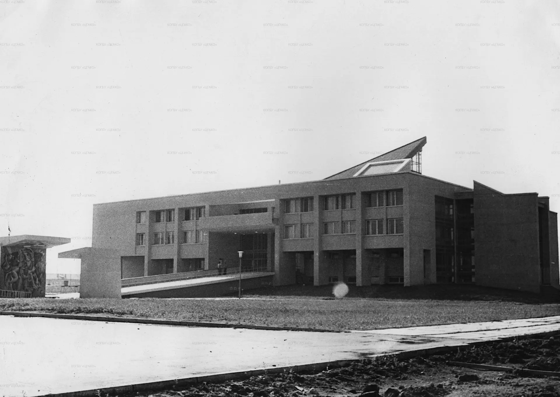 26 августа 1974 г. исполкомом Кировского облсовета принято решение об утверждении акта ...