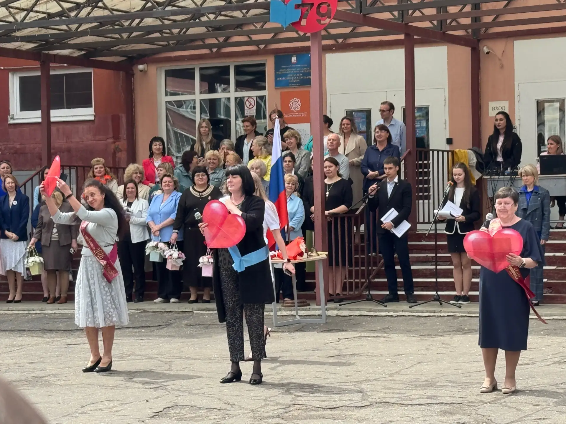 🌟 ПОСЛЕДНИЙ ЗВОНОК – НАЧАЛО ВАШЕЙ ЭПОХИ! 🌟  Дорогие выпускники 2026 года! 🎓 Сегодня для вас прозвене