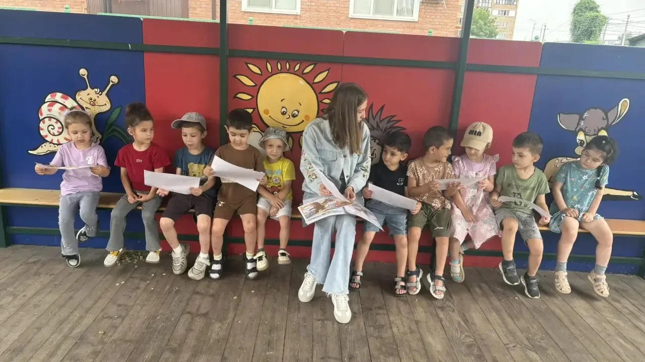 Чтение сказки «три медведя» и рассматривание иллюстраций к ней.