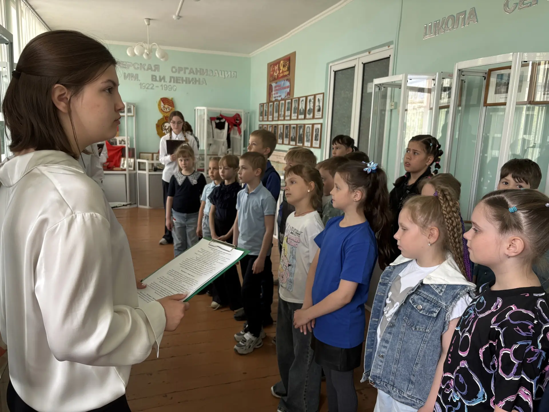 📜 Путешествие сквозь время: экскурсия в школьный музей