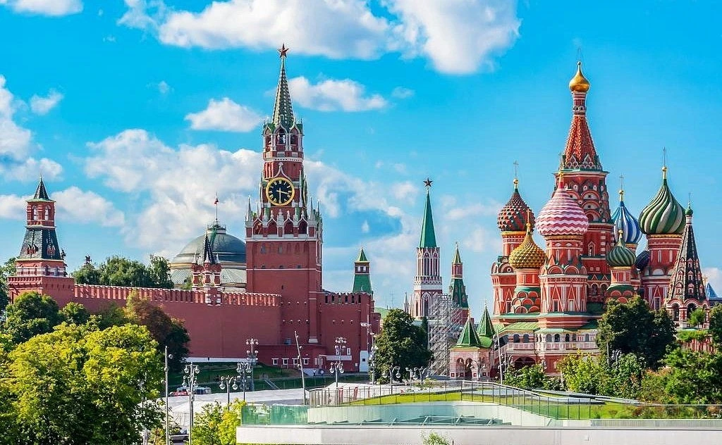Друзья, что выберете вы — поехать в Москву на 3 дня или побывать и в Москве, и в города...