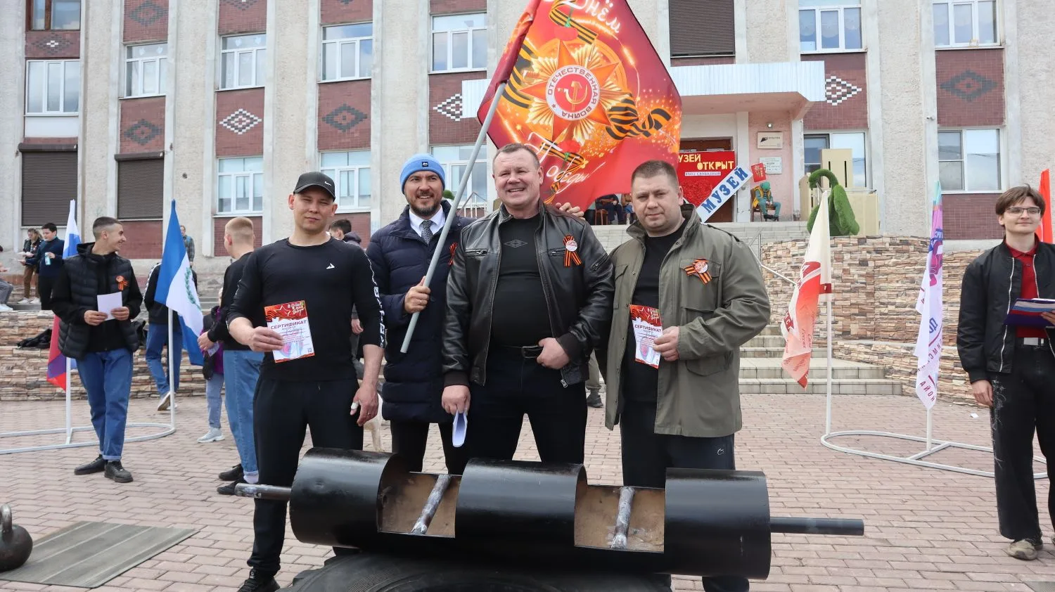 🙏🏻В лицах участников праздника ярко отражается главный смысл Дня Победы. Это день, который объединяе