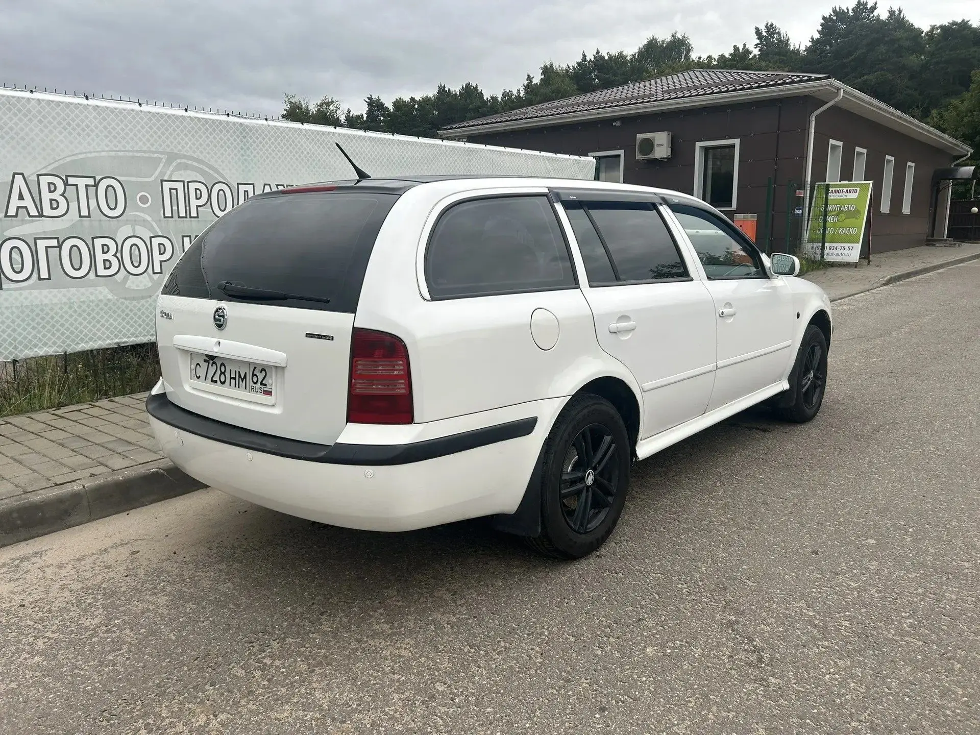 SKODA OCTAVIA COMBI 2000 год