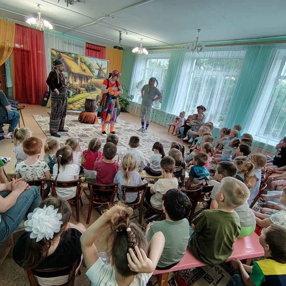 В нашем детском саду стало доброй традицией приглашать профессиональных артистов. На этот раз гости 