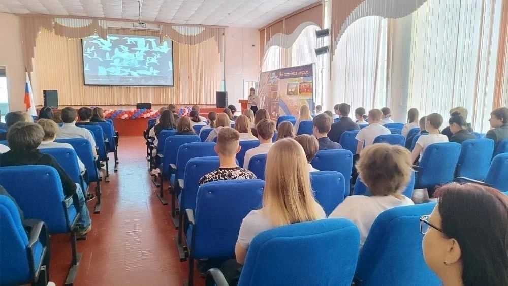 🇷🇺 МЫ - НАСЛЕДНИКИ ВЕЛИКОЙ Победы  🇷🇺  Масштабно и феерично прошли в  Центре образования № № 17 им. 