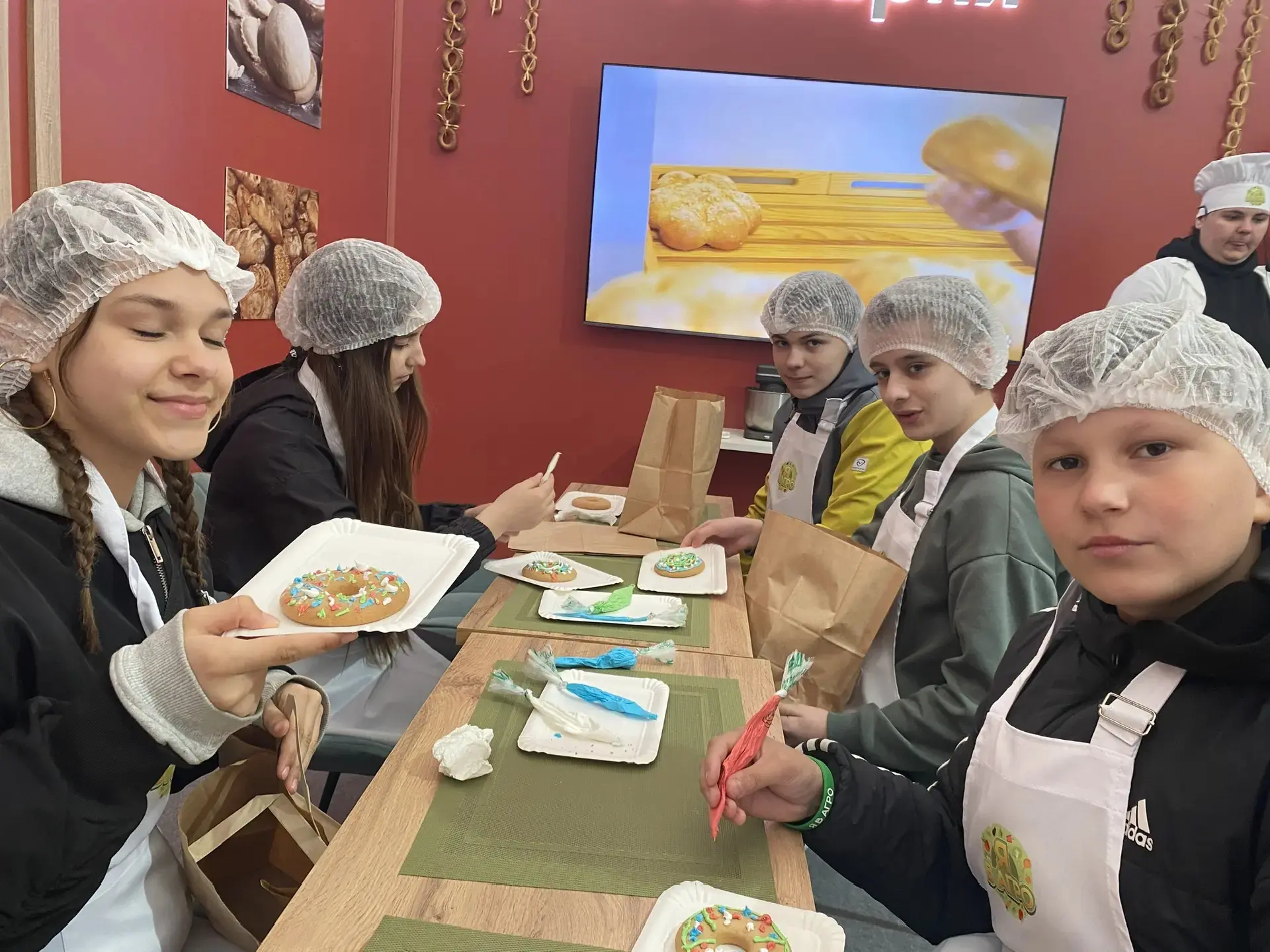Шаг в профессию: лицей в «Городе профессий АПК» 🔬🌾  24 апреля учащиеся лицея вместе с педагогами О. 