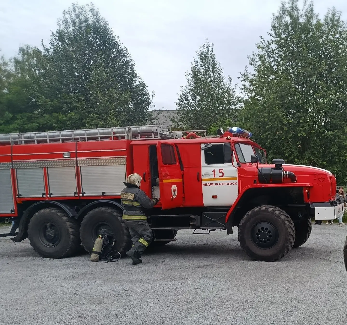 🔥 Медвежьегорские пожарные ликвидировали возгорание мусора в поселке Ламбасручей