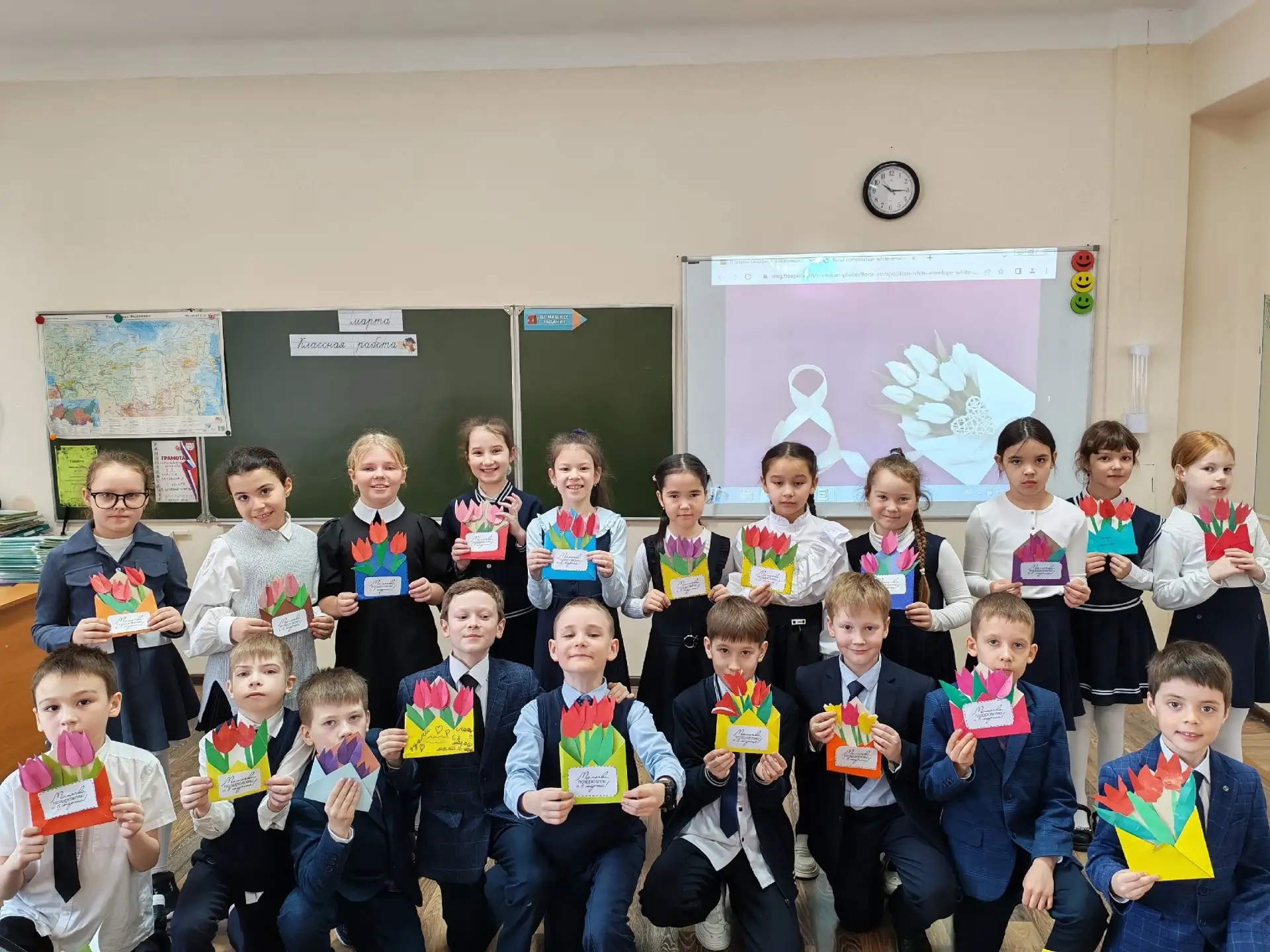 💐 8 марта- Международный женский день.  🇷🇺🌷В современной России Международный женский день остается 